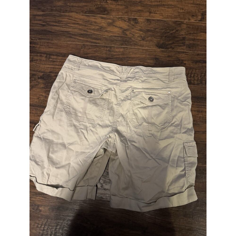 White House Black Market Bermuda Shorts – Women’s Size 10 Neutral Khaki - Picture 6 of 6